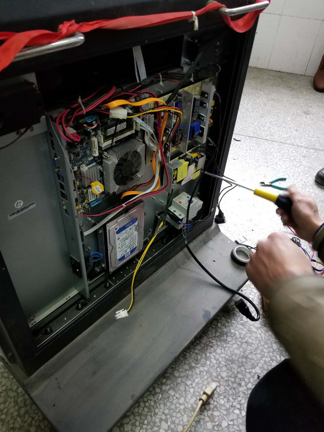 南京安防工程 學校廣告機維修服務全解析